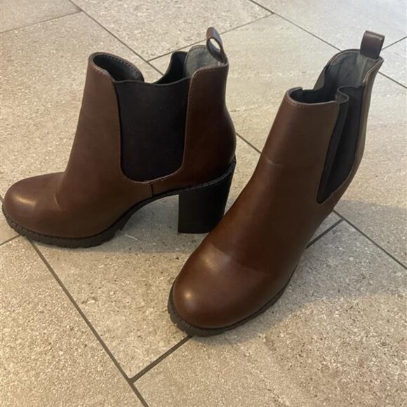 Ankle Boot w/Lug Sole, Elastic Gore and Chunky Heel - Picture 1 of 2